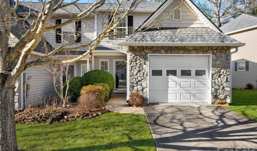 15 Willowick Dr, Asheville, NC 28803 - 2 Beds, 3 Bath