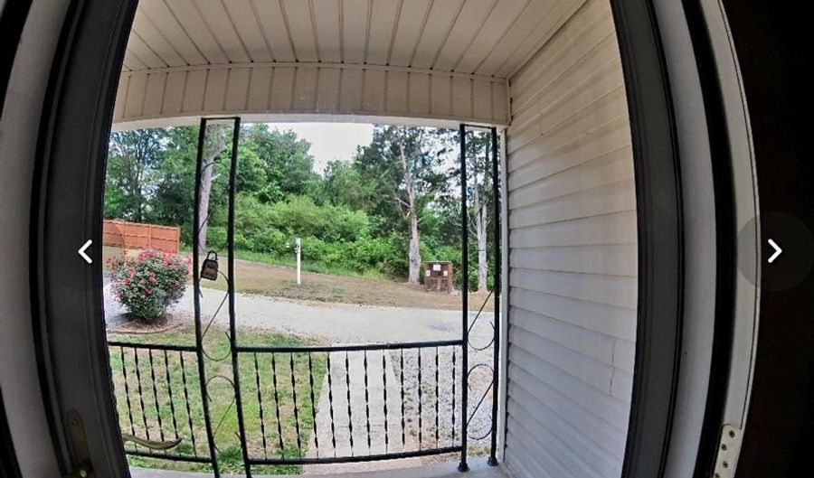 432 2nd St, Big Sandy, TN 38221 - 2 Beds, 1 Bath