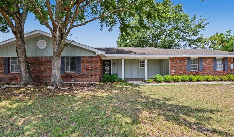 31 Chantilly Ter, Bay St. Louis, MS 39520 - 5 Beds, 3 Bath