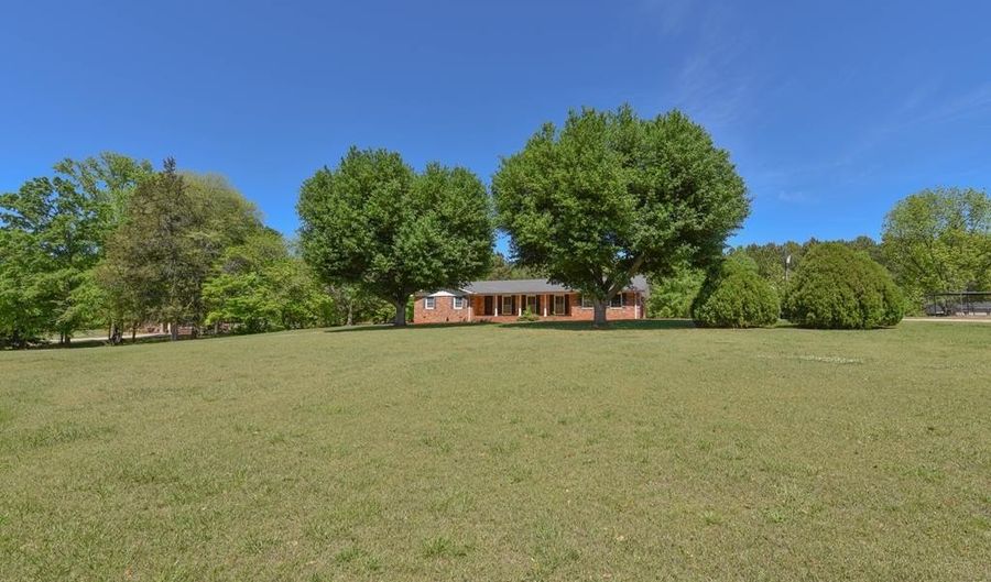 181 Noble Dr, Abbeville, SC 29620 - 3 Beds, 2 Bath