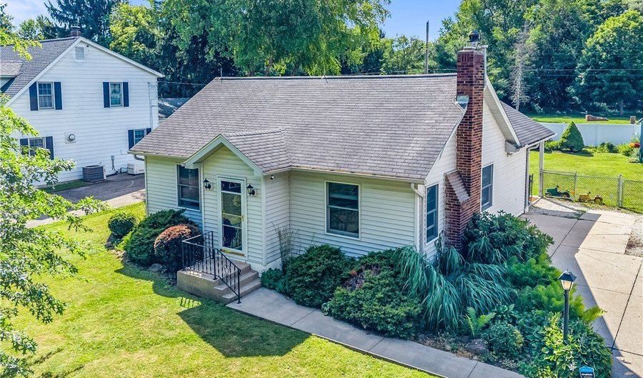 1372 Earhart Ave, Akron, OH 44320 - 2 Beds, 2 Bath