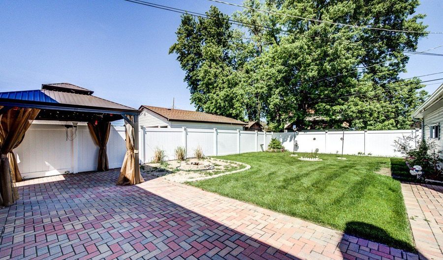 11735 S Leamington Ave, Alsip, IL 60803 - 3 Beds, 2 Bath