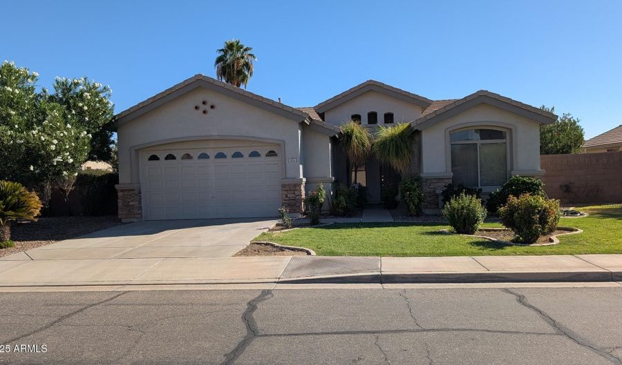 1873 E San Carlos Pl, Chandler, AZ 85249 - 4 Beds, 3 Bath