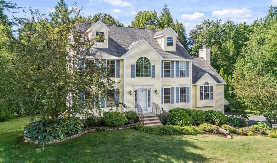95 Lady Slipper Ln, Chester, NH 03036 - 4 Beds, 3 Bath