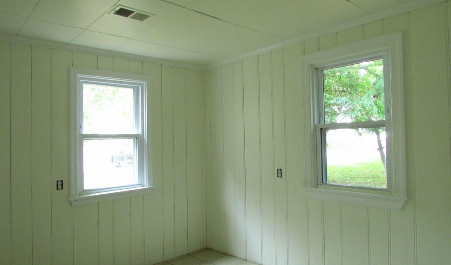 410 PENNEWILL St, Greenwood, DE 19950 - 3 Beds, 2 Bath