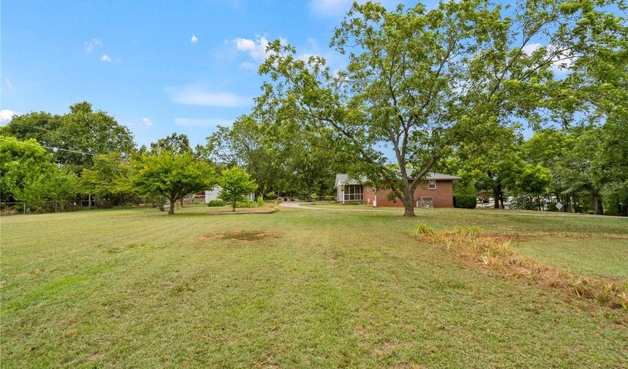223 Lakewood Ln, Anderson, SC 29625 - 3 Beds, 2 Bath