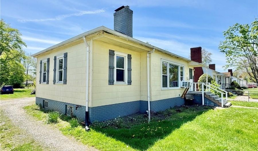 569 Broadway St, Austin, IN 47102 - 2 Beds, 1 Bath