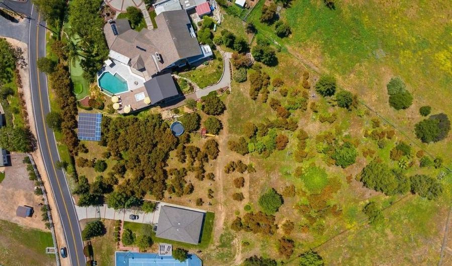 4938 San Jacinto Cir E, Fallbrook, CA 92028 - 5 Beds, 6 Bath