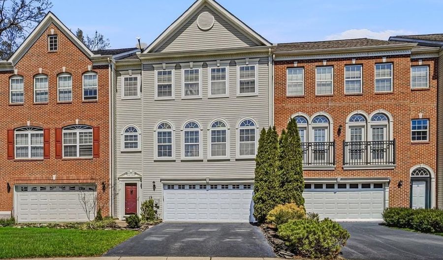 13 LAUREL Way, Bear, DE 19701 - 3 Beds, 4 Bath