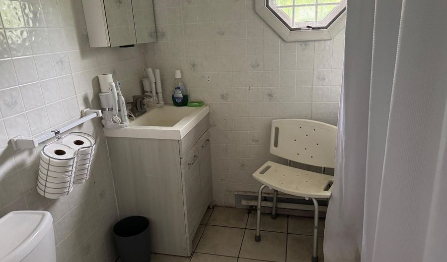 905 County St, Bennington, VT 05201 - 4 Beds, 2 Bath