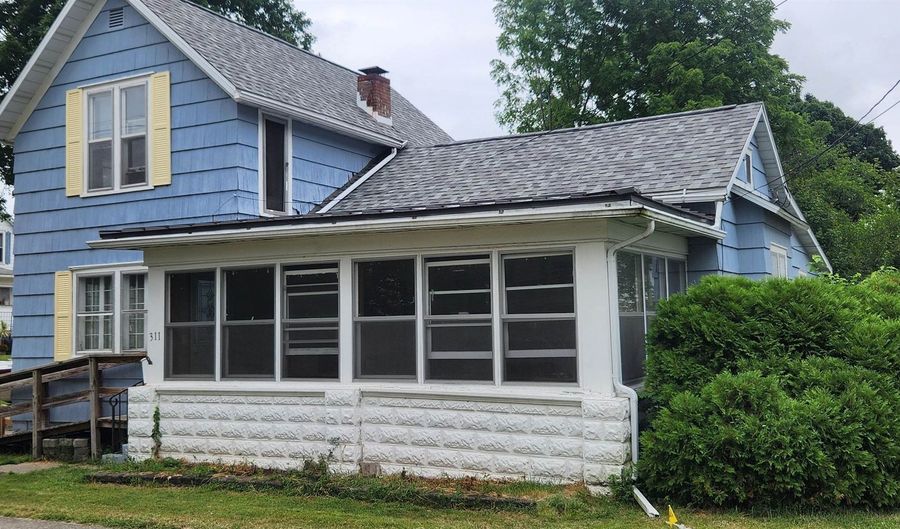 311 S Superior St, Angola, IN 46703 - 3 Beds, 2 Bath