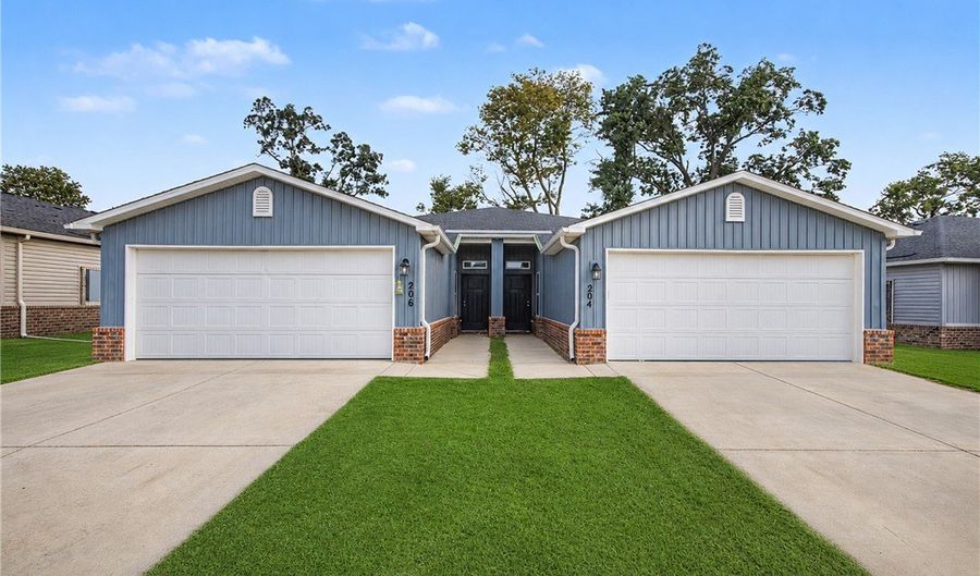 204 206 NW 67th Ave, Bentonville, AR 72713 - 8 Beds, 4 Bath