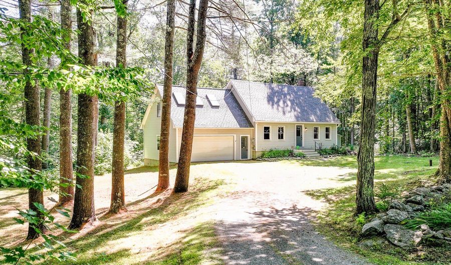 14 Hunt Rd, Belfast, ME 04915 - 3 Beds, 3 Bath
