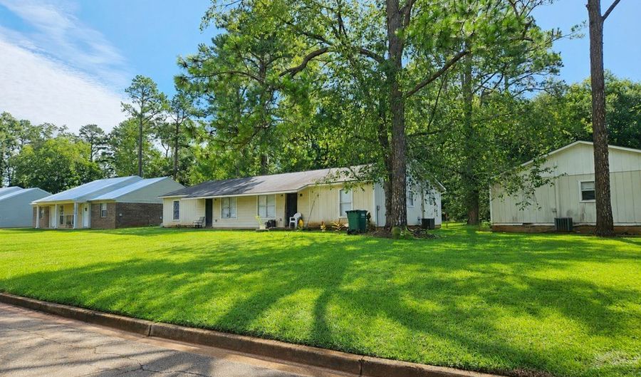 336 Station Crossing Dr, Albany, GA 31721 - 6 Beds, 2 Bath