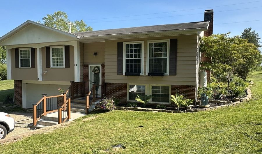 19 Park Lane Dr, Athens, OH 45701 - 4 Beds, 3 Bath