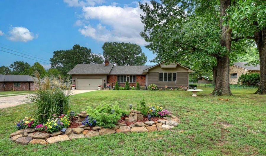 3050 Gaineswood Ave, Baxter Springs, KS 66713 - 4 Beds, 2 Bath