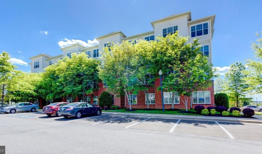 14241 KINGS CROSSING Blvd #108, Boyds, MD 20841 - 2 Beds, 2 Bath