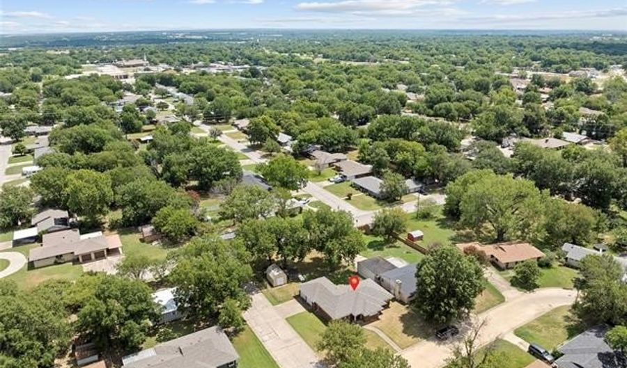 1000 Circle Dr, Ardmore, OK 73401 - 3 Beds, 2 Bath
