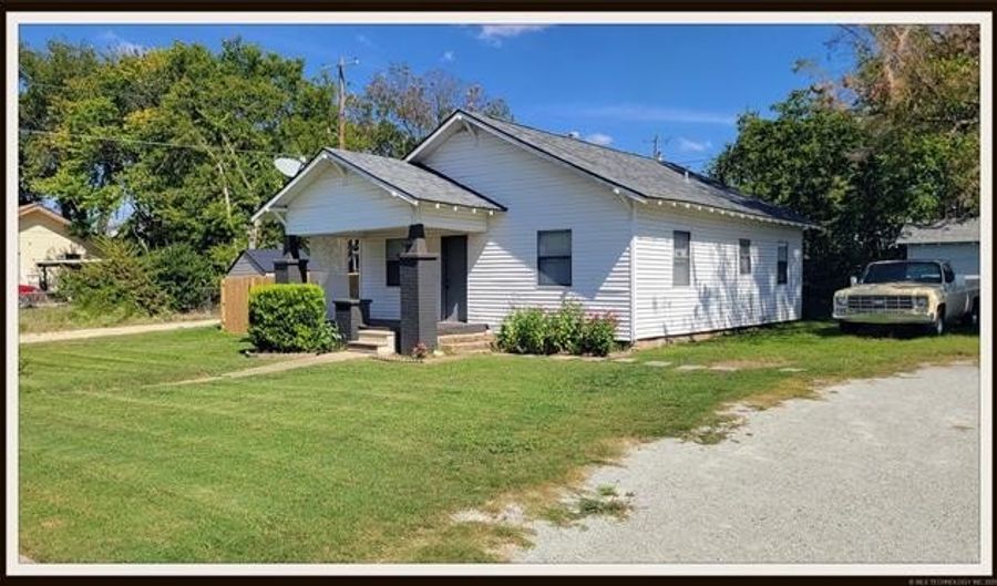 420 S Ctr, Ada, OK 74820 - 2 Beds, 1 Bath