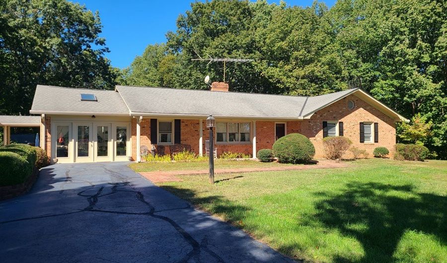 733 Morning Star Rd, Appomattox, VA 24522 - 3 Beds, 3 Bath