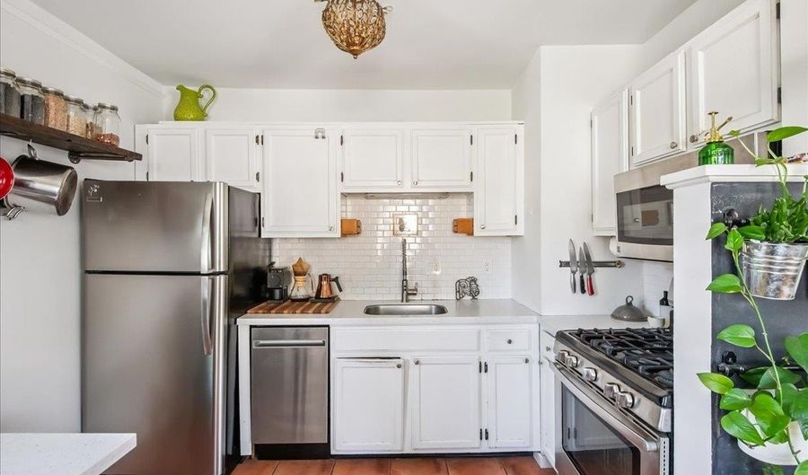 72 Lakeview Ter Unit D, Burlington, VT 05401 - 2 Beds, 1 Bath
