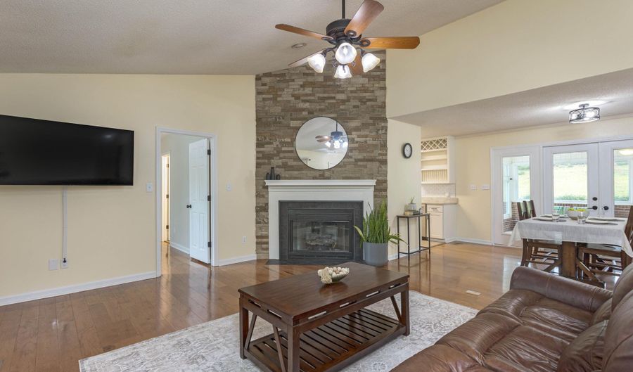 715 Carmen Dr, Athens, TN 37303 - 3 Beds, 2 Bath
