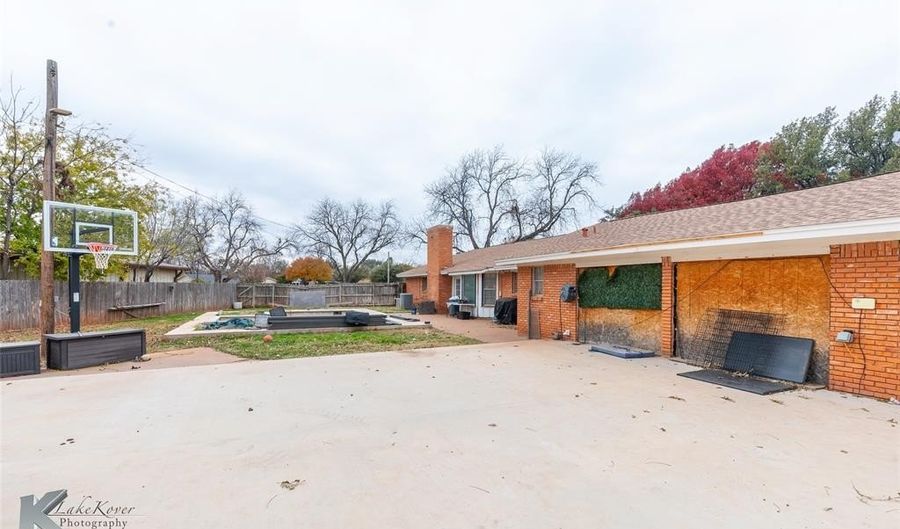 1909 River Oaks Rd, Abilene, TX 79605 - 5 Beds, 3 Bath