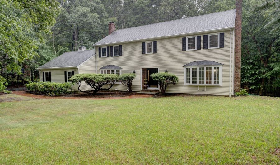 49 Beverly Dr, Avon, CT 06001 - 4 Beds, 4 Bath