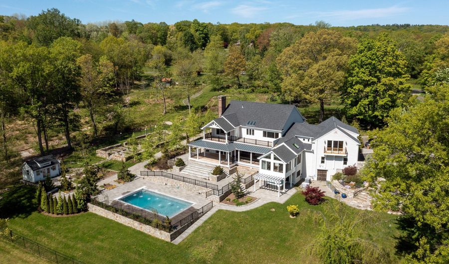 4 Sunrise Ln, Bridgewater, CT 06752 - 4 Beds, 6 Bath