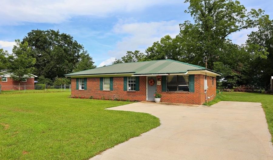 201 Green Shade Rd, Bainbridge, GA 39819 - 4 Beds, 1 Bath