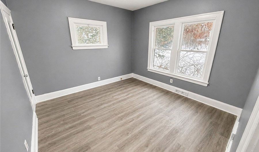 908 Work Dr, Akron, OH 44320 - 2 Beds, 1 Bath