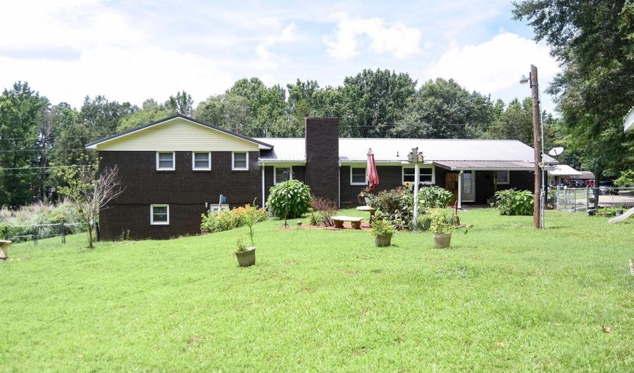 3911 PERKERSON Dr, Anniston, AL 36201 - 5 Beds, 4 Bath