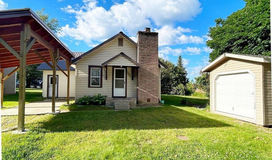 6490 Van Buren St, Bonners Ferry, ID 83805 - 4 Beds, 1 Bath