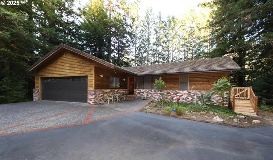 1107 WINCHUCK RIVER Rd, Brookings, OR 97415 - 2 Beds, 2 Bath