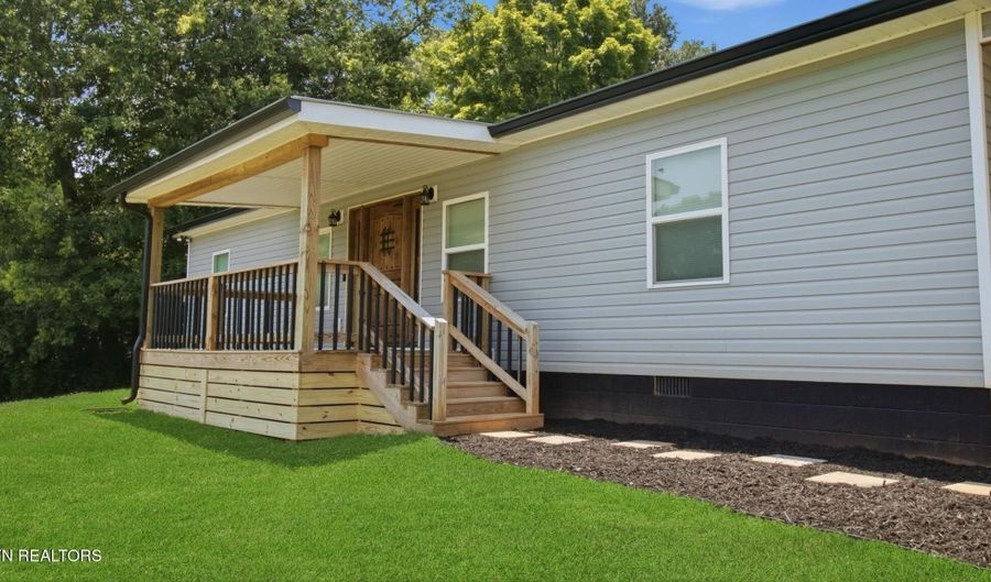 174 Poplar St, Benton, TN 37307 - 3 Beds, 3 Bath