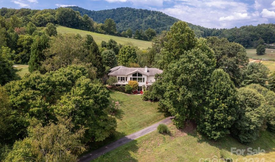 32 Scenic Valley Dr, Barnardsville, NC 28709 - 4 Beds, 3 Bath