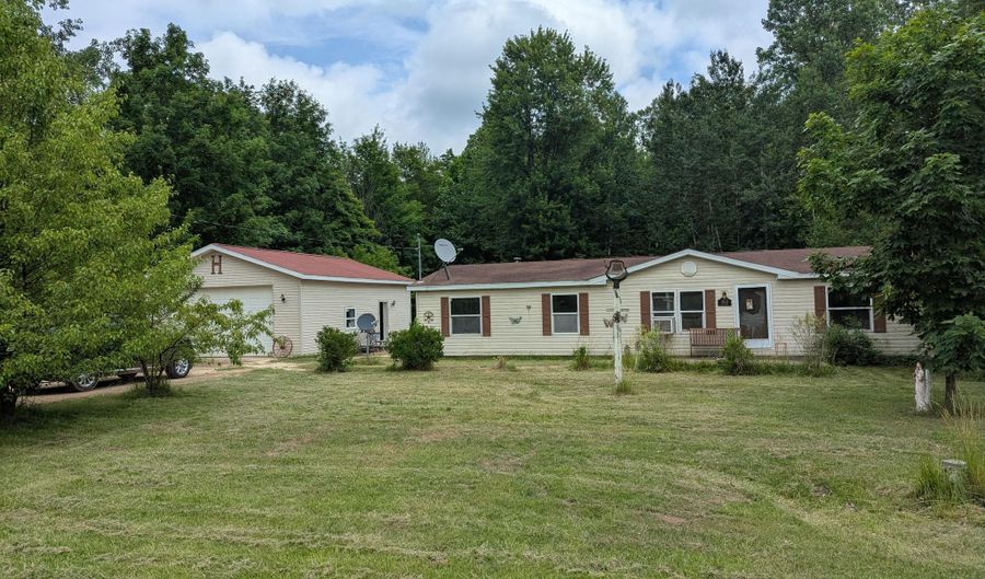 453 44th St, Allegan, MI 49010 - 3 Beds, 2 Bath