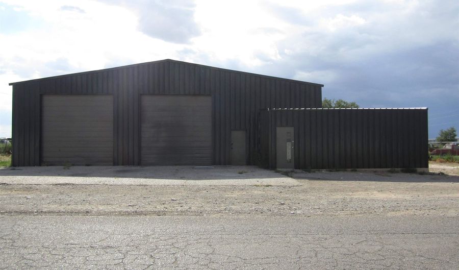 2101 N Roselawn Ave, Artesia, NM 88210 - 0 Beds, 1 Bath