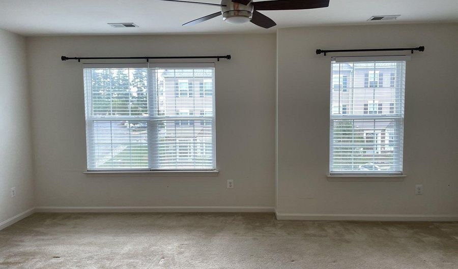 29 N SYMINGTON Ave 2ND FLOOR, Baltimore, MD 21228 - 1 Beds, 1 Bath
