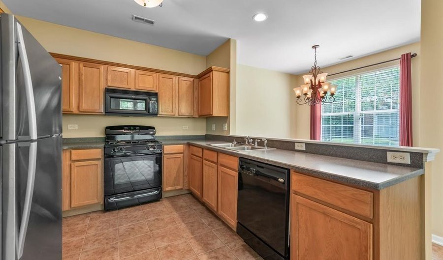 16 Christie Ct 16, Algonquin, IL 60102 - 2 Beds, 2 Bath