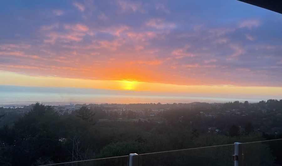 16898 CROWN TERRACE Rd, Brookings, OR 97415 - 4 Beds, 3 Bath