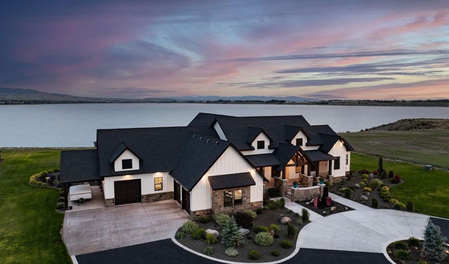 281 Lakeshore Dr, American Falls, ID 83211 - 5 Beds, 5 Bath