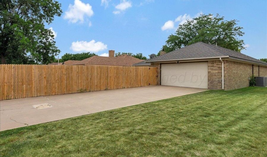 5901 OAKMAN Dr, Amarillo, TX 79109 - 3 Beds, 2 Bath