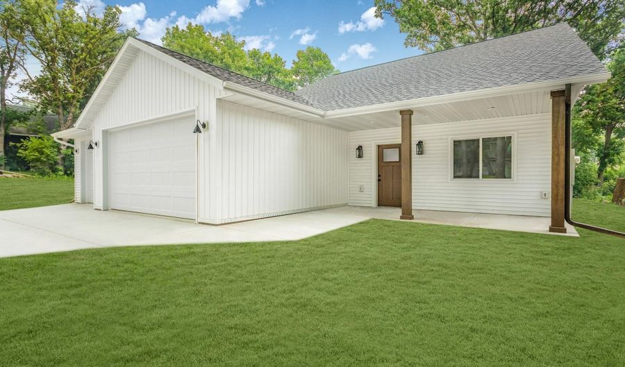 1011 Nokomis St, Alexandria, MN 56308 - 3 Beds, 2 Bath