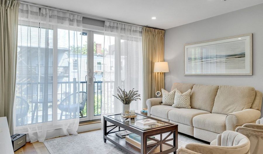10 Everett 304, Boston, MA 02128 - 2 Beds, 2 Bath
