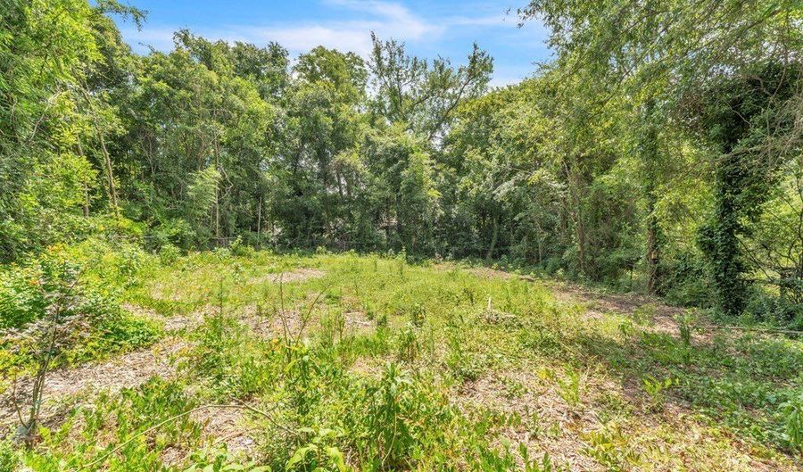 109 Bowie St, Abbeville, SC 29620 - 1 Beds, 1 Bath