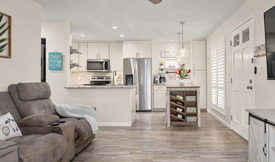 140 UWAPO Rd 58-204, Kihei, HI 96753 - 2 Beds, 2 Bath