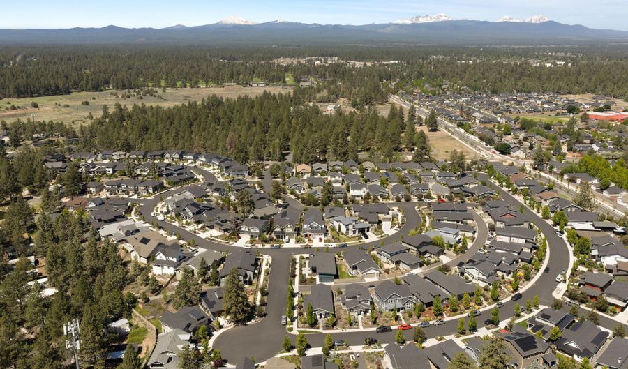 20693 SE Cougar Peak Dr, Bend, OR 97702 - 3 Beds, 2 Bath