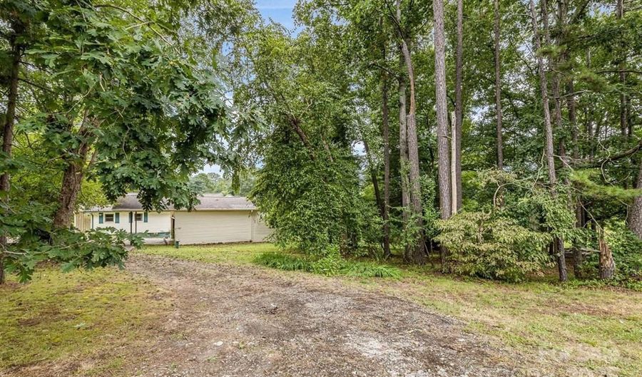141 Macedonia Rd, Asheville, NC 28804 - 3 Beds, 1 Bath
