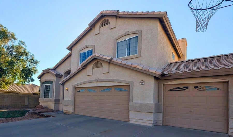 242 S SYCAMORE Pl, Chandler, AZ 85224 - 3 Beds, 2 Bath